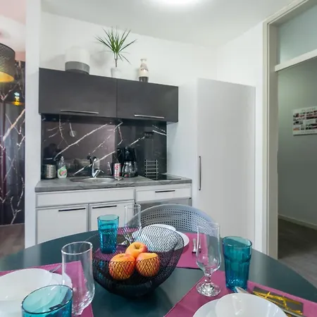 Apartment Modern Karpos *