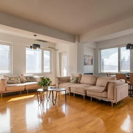 Apartment Modern Karpos *